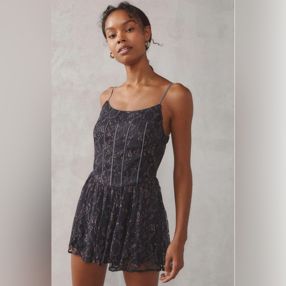 Kimchi Blue Christina Lace Corset Romper size L
